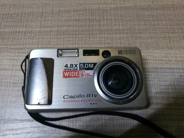 出一台理光牌相机，成色品相型号看图片，实物...