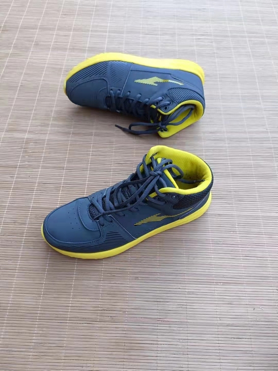 42码 鸿星尔克运动鞋          ...