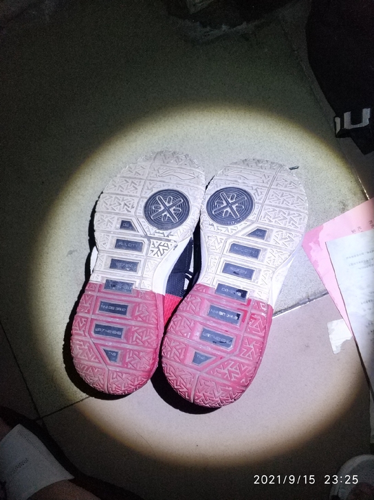 李宁全城七闲置了，在家放了好久，鞋底没磨损...