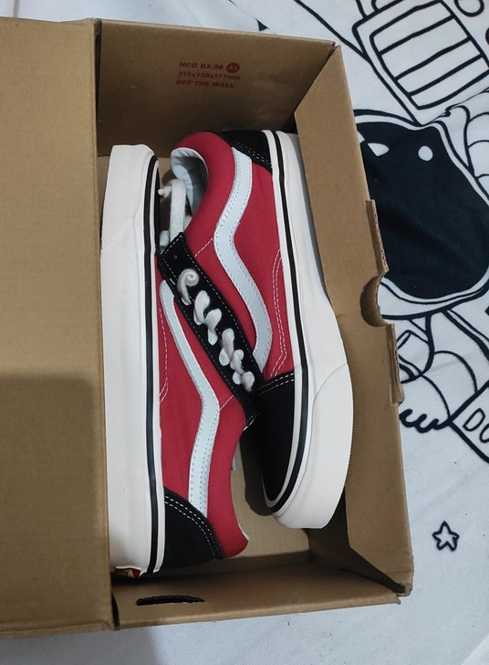vans 安纳海姆 黑红 全新38码