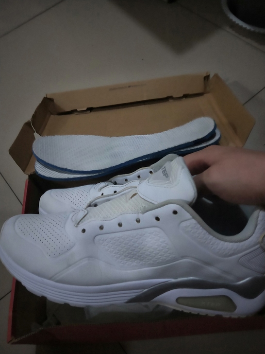 特步综训鞋，休闲运动跑步鞋，41码，很少穿...