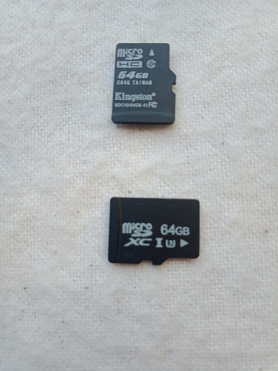 两个64G内存卡，TF卡，一个是金士顿的，...