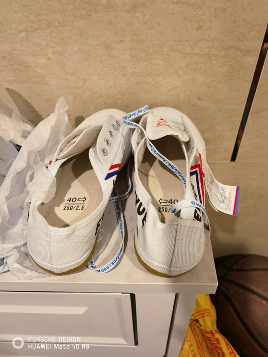 全新飞跃，100，一次未穿 抽奖送的，40...