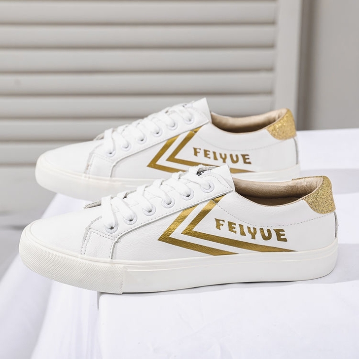 全新正品飞跃小白鞋，休闲板鞋