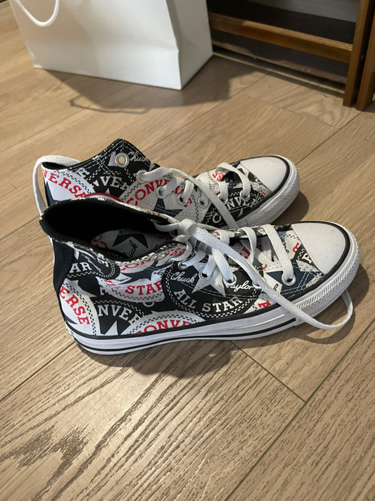 匡威36码，穿过，买于实体店，150出