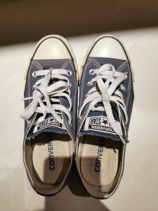 匡威淡牛仔蓝帆布鞋36码，孩子没穿几次，放...