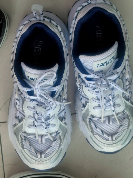 不想穿了，55包邮出，之前在香港那边朋友帮...