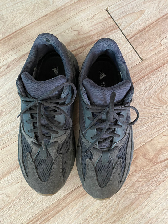 椰子700 男款46码 鞋后邦有一处小破损...