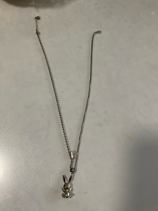 纯银的我买来戴了一次。图一我就随便原相机拍...