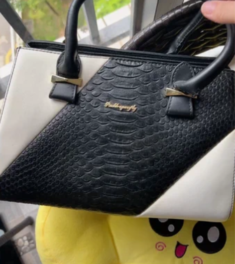 手提包,有长肩带,提手耳子有点裂,放久了没...