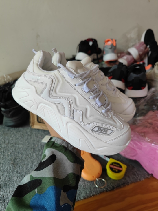 秋季女款小白鞋老爹鞋38尺码一双，内长24...