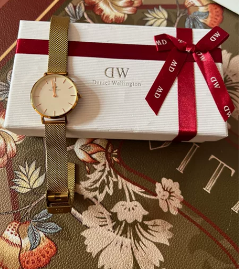 DW的手表之前商场1300出头买的。 现在...