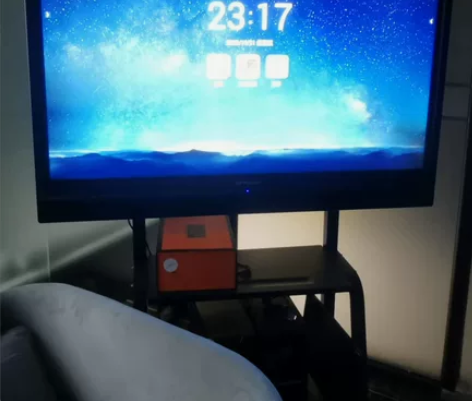 个人处理一台65寸会议平板CVTOUCH品...