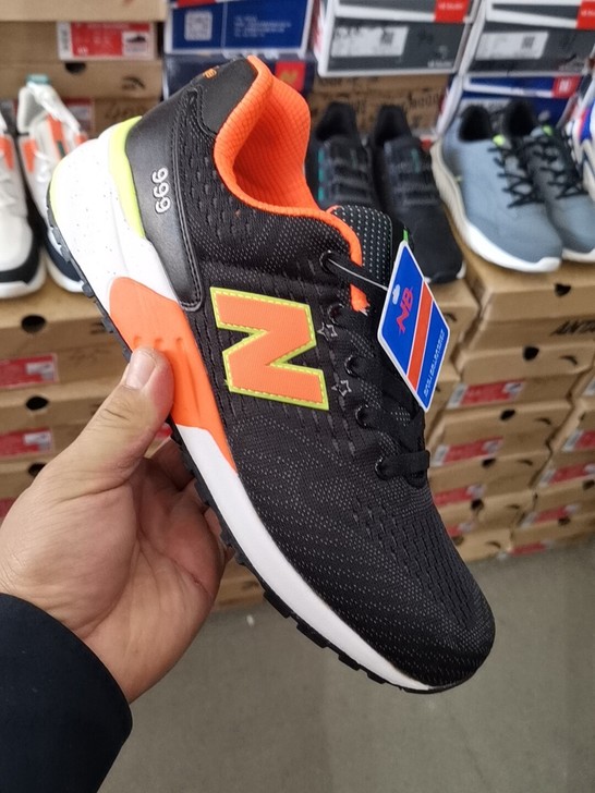 新百伦，