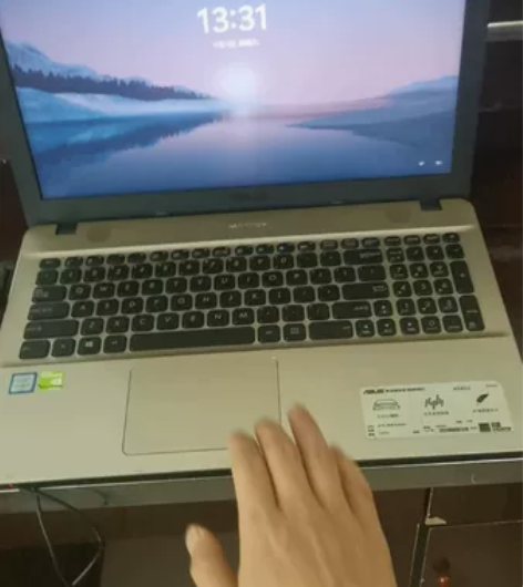 15.5寸华硕a541u笔记本电脑，18年...