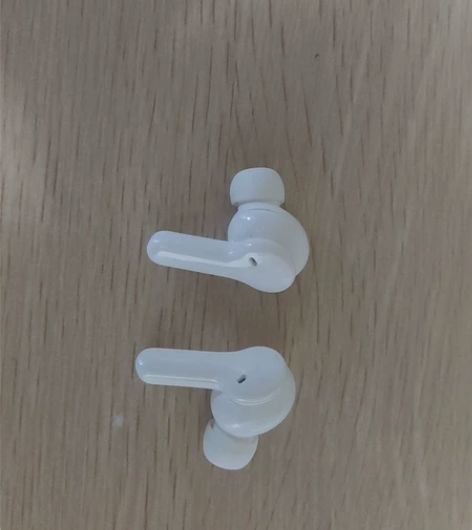 出一个qcy耳机，左边和右边，功能完好，充...