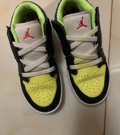 儿童乔丹，33.5码，这鞋有一点偏大，九成...