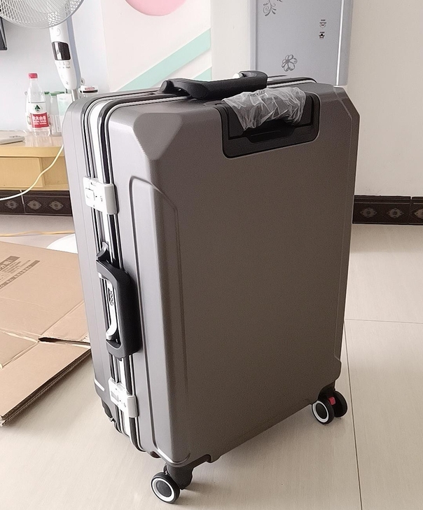 全新的几个袋鼠正品万向轮28寸拉杆箱20寸...