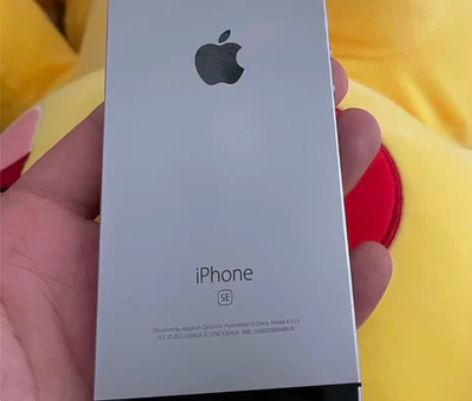 iPhone SE 128G 原装正品激活...