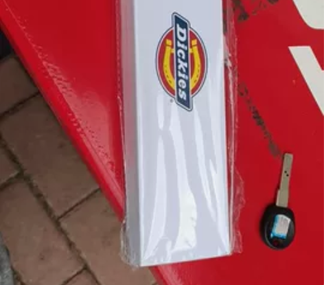 Dickies 手表八成新 盒子还在 正品...