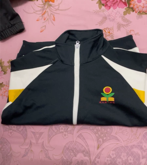 东莞市清溪镇、晨光第一学校外套校服、崭新的...