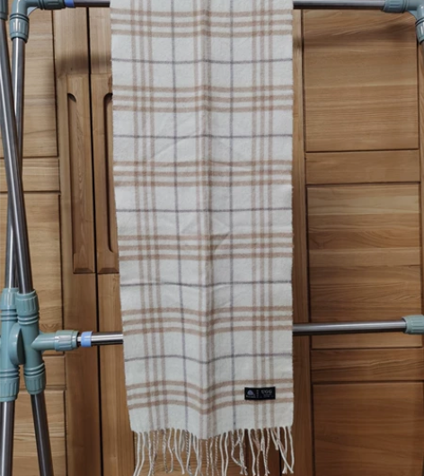 澳大利亚购买纯羊毛围巾，素色搭配格子设计，...
