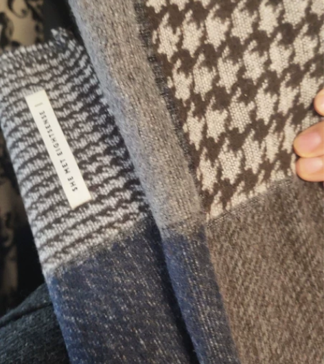 千鸟格羊绒围巾！ 男女均可佩戴！ 全新未使...