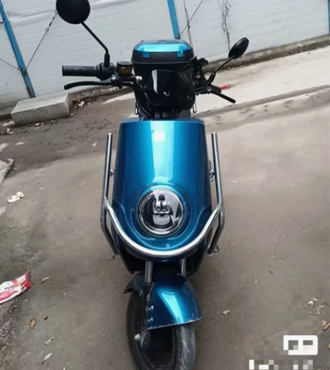 新车开了十几天2099卖掉。哈喽棒途E13...