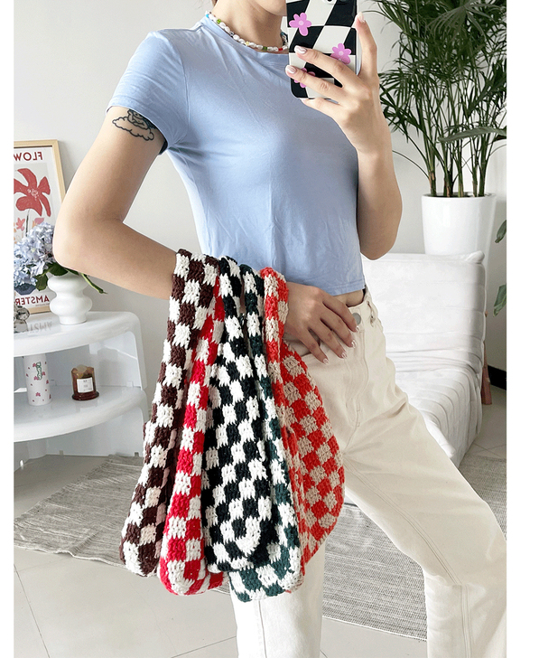 手工编织棋盘格包包格子包斜挎单肩包