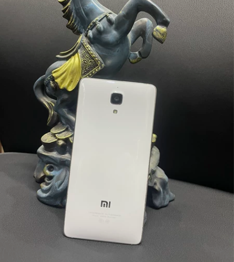 小米4手机白色喜欢的可以直接拍 目前有5部