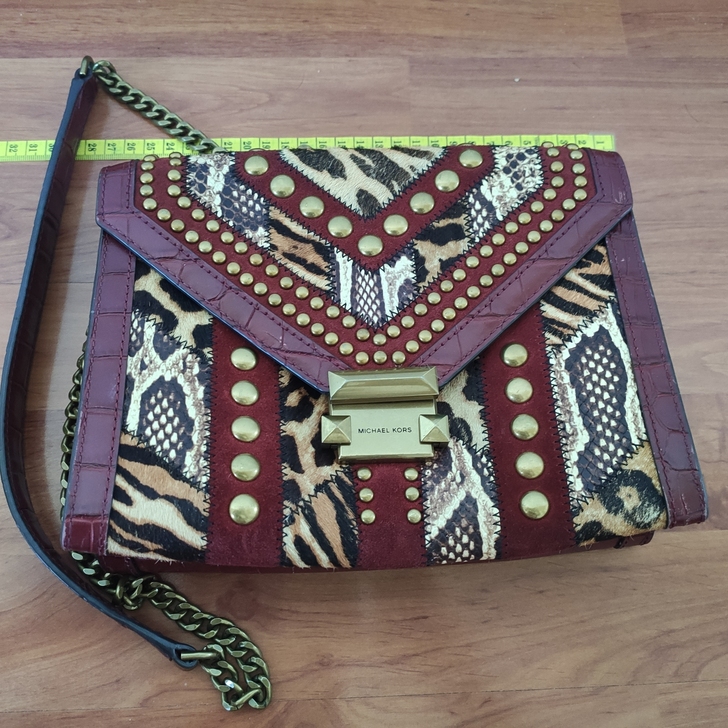 女包 枣红色 豹纹 金属扣铆钉 金属带 拎...