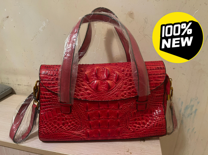 全新二用，头层牛皮包包，内里分层多，好装东...