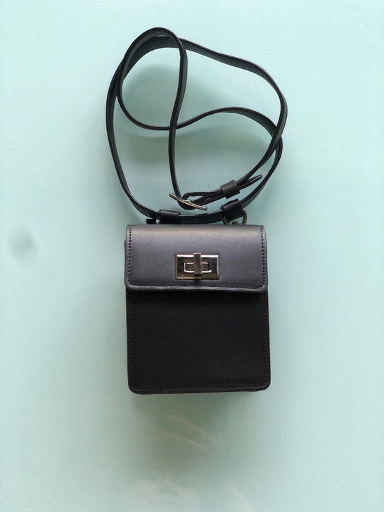 闲置腰包，可调节长度大小，买来4百多，便宜...