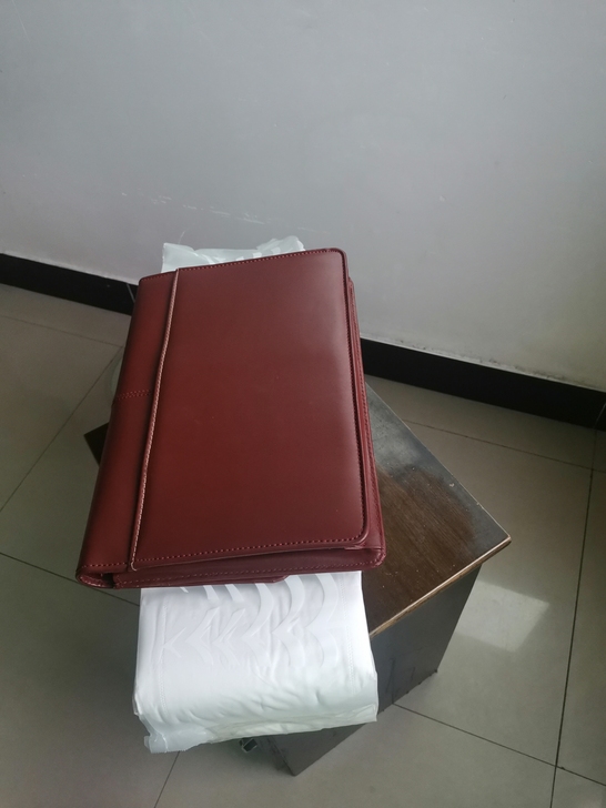 真皮手拿包,公文包。男女通用,需要的联系。