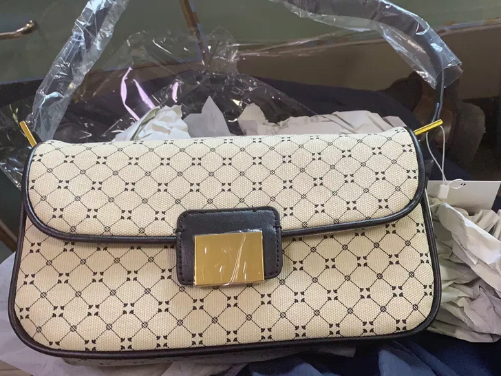 没用过的腋下包，包装都还好好的，全新一次都...