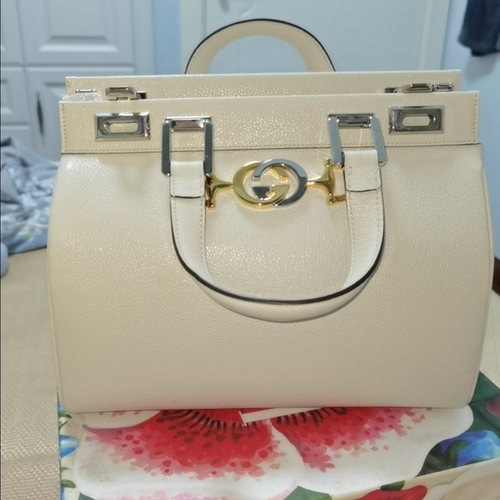 出一个Gucci包包