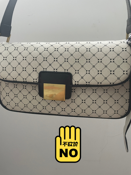 9.9新包包 背过一俩次 由于包太多就闲置...