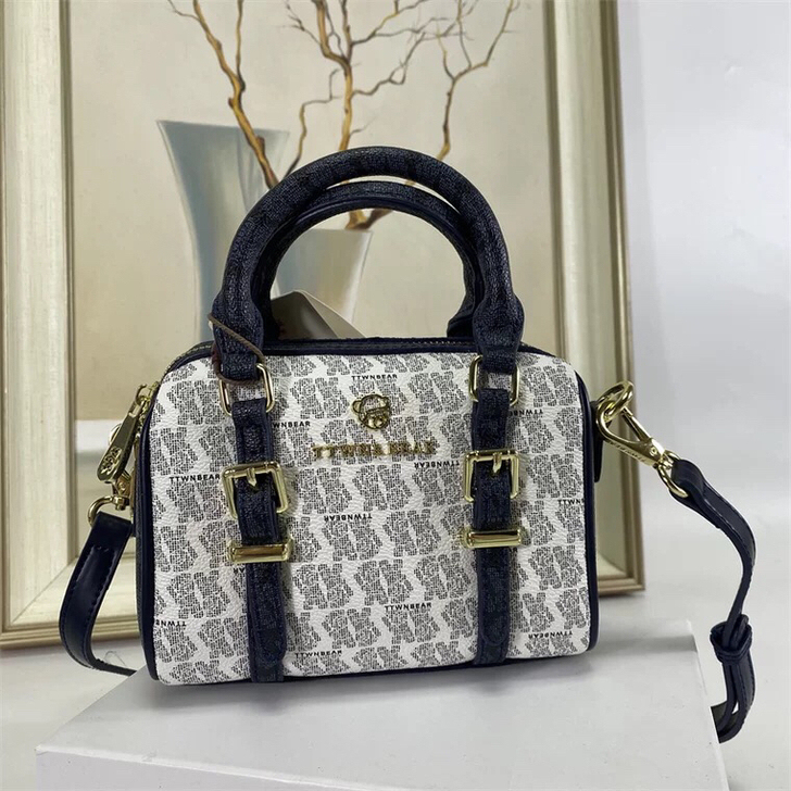 天天维尼熊手提枕头包女斜跨2021新款大容...