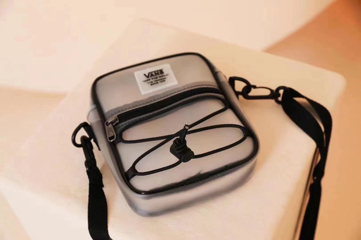 百事潮牌女包包2021新款复古小方包拼色经...