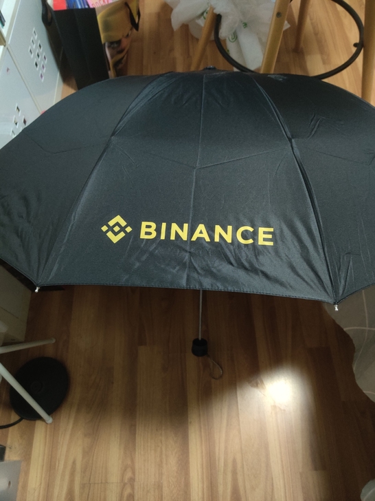 全新 币安 雨伞 一周年活动抽奖中的 绝版...