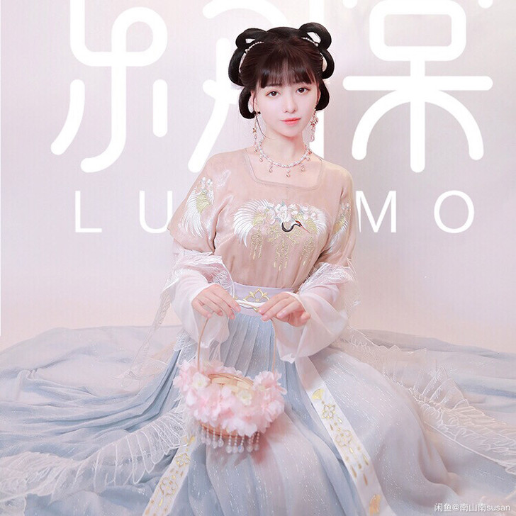 东月裳鹤棠穿孔汉服六米摆仅穿一次全套m有吊...