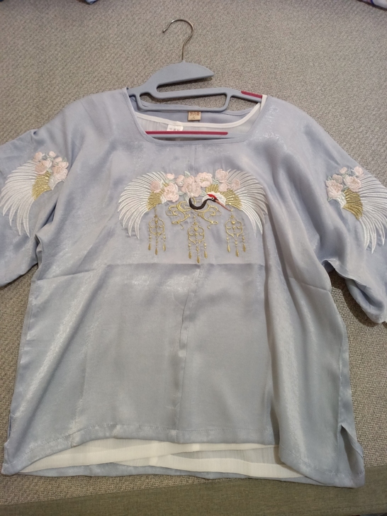 东月棠，蓝色的，不清楚这个颜色绝版没，