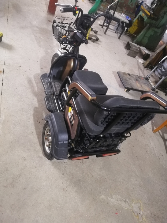 出售一辆小型电动三轮车，名牌，小鸟小鸟。接...