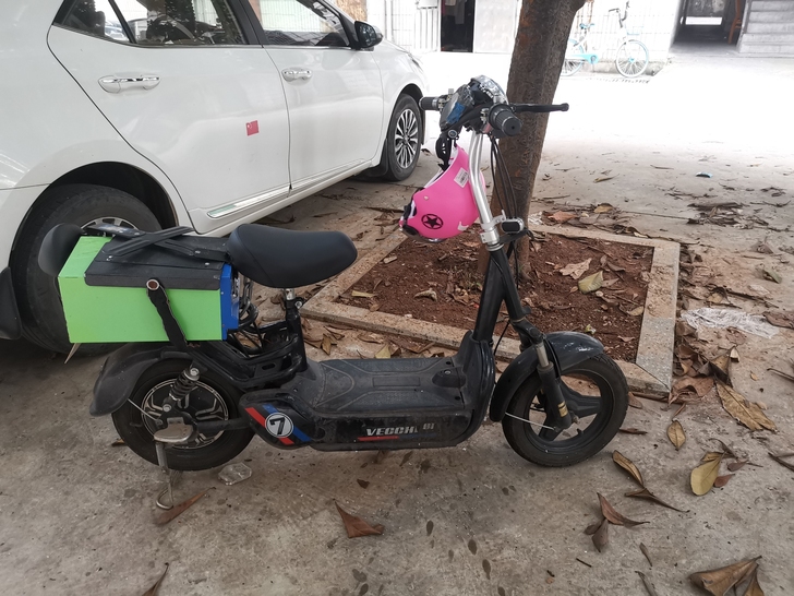 要离开这个城市了卖掉电动车,车架和电池分开...