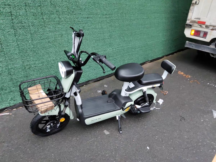 【送头盔】8月份买的哈啰棒途电动自行车，搬...