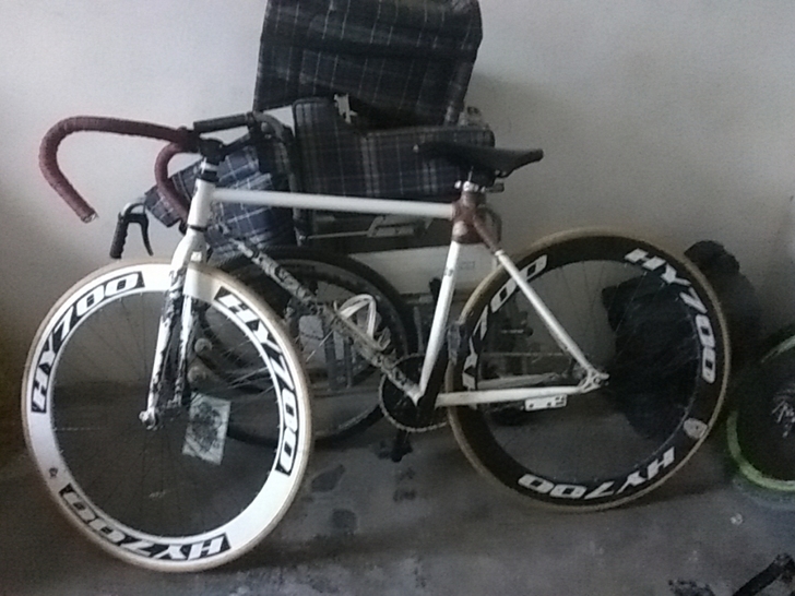 卖了小孩不骑了死飞。