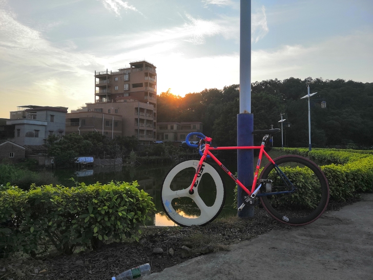 出死飞车架带方孔中轴