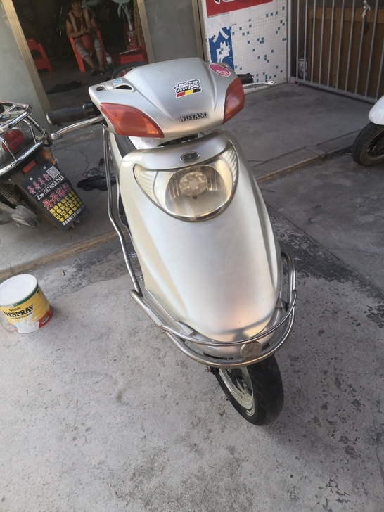 二手银色五羊大公主电动车。