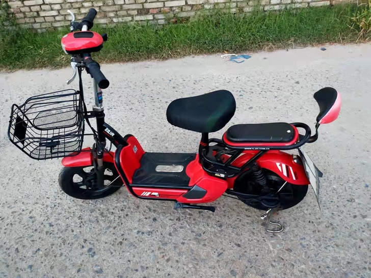 精品电动车，电池很好，可以拿出来充电，先到...