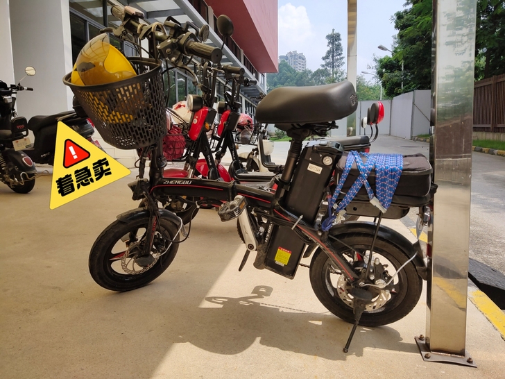 正步电动车，速度35码左右，双电续航55左...